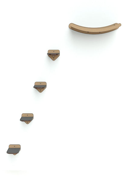 Gatitud Store wall-mounted cat gym with four wooden steps and a curved Luna bed, made of MDF.