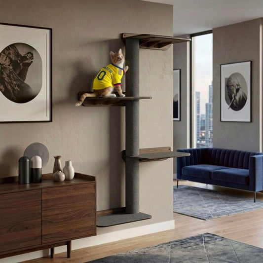 Gimnasio para gatos de pared Gatitud Store COMBO F, con plataformas de madera MDF y postes rascadores cubiertos en paño gris.