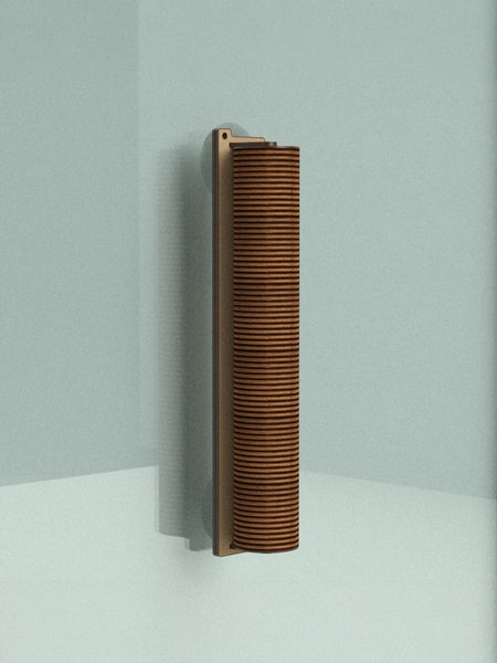 Gatitud Store wall-mounted cat scratcher, natural wood, ribbed texture, vertical design for scratching and stretching.