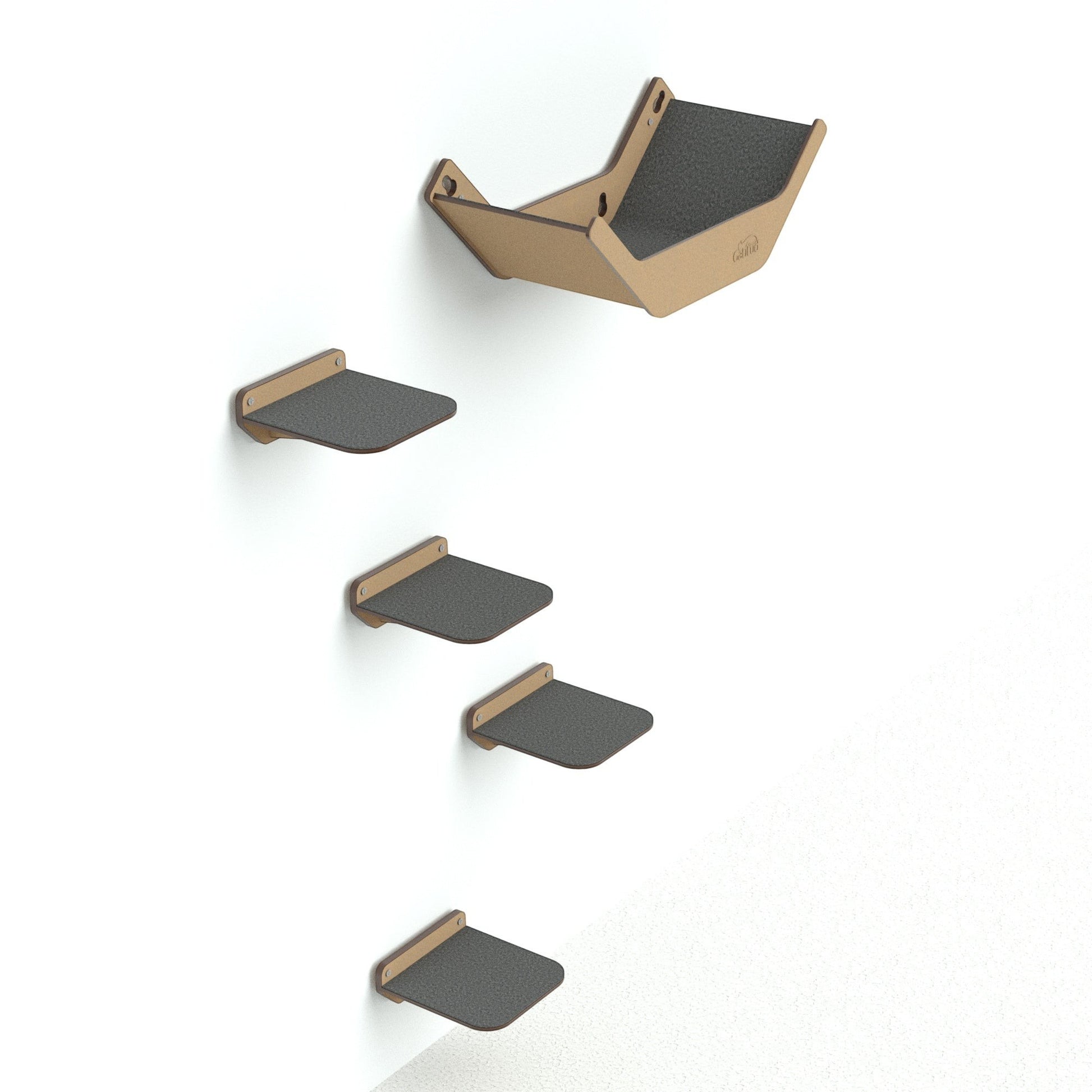Gimnasio de pared Gatitud Store para gatos con cuatro peldaños de madera MDF y una hamaca elevada con paño gris.